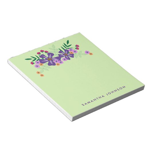 紫色の手描きの花パーソナライズされた、 ノートパッド (アングル)
