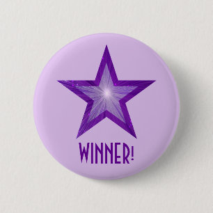 紫色の星「WINNER!」ボタン淡い色の紫 缶バッジ