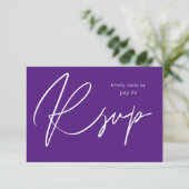 紫色の書モダン道と食事RSVPカード 出欠カード (スタンド正面)