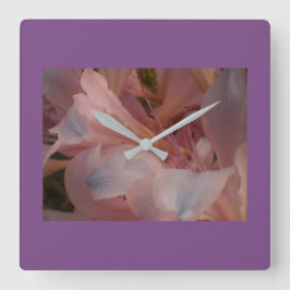 紫色の枠を持つピンクのユリ スクエア壁時計