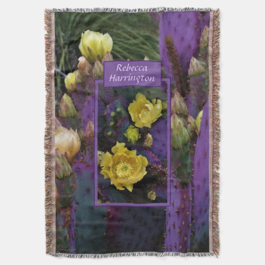 紫色の棘のあるナシのサボテン黄色の花 スローブランケット (正面縦)