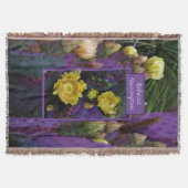 紫色の棘のあるナシのサボテン黄色の花 スローブランケット (正面)