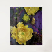 紫色の棘のあるナシのサボテン黄色の花 タペストリー (正面)