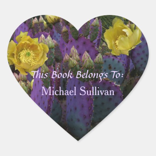 紫色の棘のあるナシのサボテン黄色の花 ハートシール (正面)