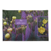 紫色の棘のあるナシのサボテン黄色の花 枕カバー (裏面-右)