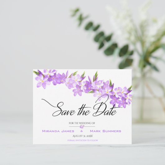 紫色の水彩の花エレガント日付を保存 案内ポストカード (スタンド正面)
