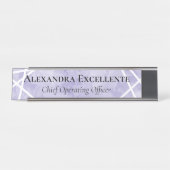 紫色の水彩幾何学模様モダンカスタムの女性 デスクネームプレート (正面)