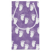 紫色の水彩赤ちゃんシャワー足跡パターン スモールペーパーバッグ (裏面)