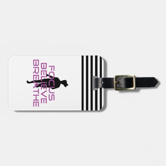 紫色の焦点は呼吸します信じます ラゲッジタグ (正面横)