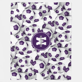 紫色の白いサッカーボールのチームカラーモノグラムの フリースブランケット