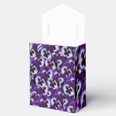 紫色の白いパンジーのクラスタ：調和のとれた恵み フェイバーボックス (オープン)