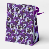 紫色の白いパンジーのクラスタ：調和のとれた恵み フェイバーボックス (裏面サイド)