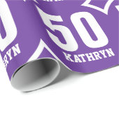 紫色の白いレトロの第50誕生日の名前をカスタムするD08 ラッピングペーパー (ロールコーナー)