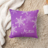 紫色の白い雪のミニマリストのクリスマス名 クッション (ブランケット)