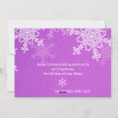 紫色の白い雪片ミニマリストのクリスマスフォト シーズンカード (裏面)