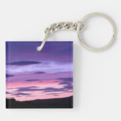 紫色の空の夕焼けドラマチックな雲の夕景 キーホルダー (裏面)