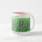 紫色の空の花が増パーソナライズされたえた ツートーンマグカップ (正面右)