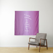 紫色の紫と白カスタムのスクリプト タペストリー (インサイチュ(横))