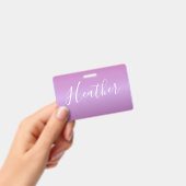 紫色の紫と白カスタムのスクリプト バッジ (手持ち)