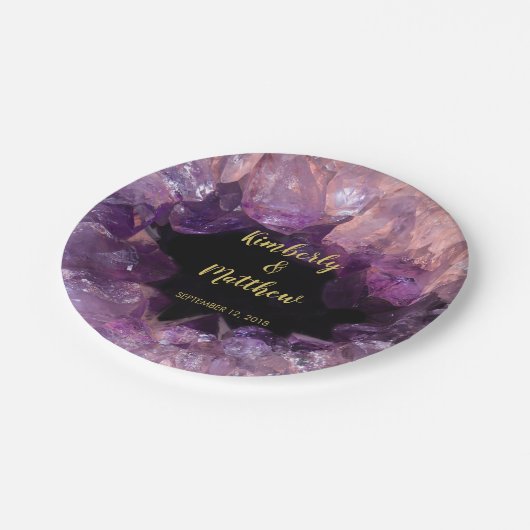 紫色の紫色の宝石用原石の新郎新婦の結婚式 ペーパープレート (アングル)