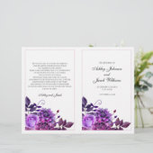 紫色の結婚式のプログラムを折った。教会の儀式 (スタンド正面)