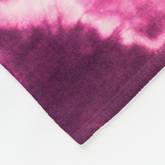 紫色の絞り染めろうけつ染めファブリック（背景とテクスチャ用） フリースブランケット (角)
