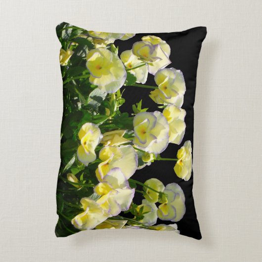 紫色の縁を持つ黄色のビオラ アクセントクッション (裏面(縦))