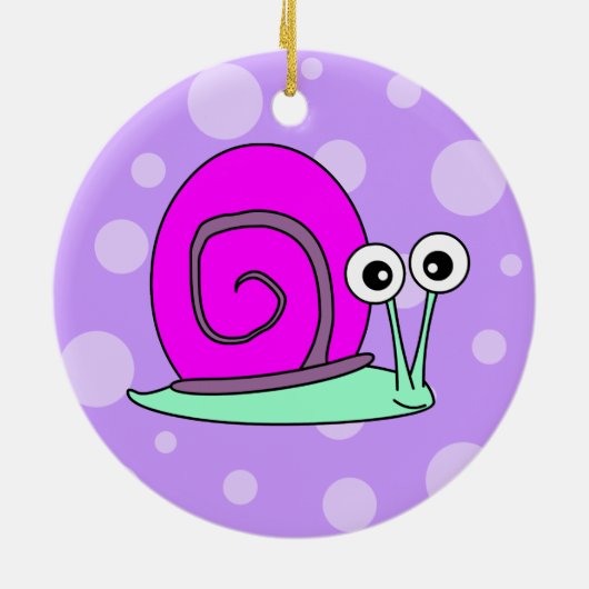 紫色の背景とのかわいいかたつむりの漫画のピンク セラミックオーナメント (裏面)