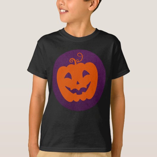 紫色の背景にハロウィーンオレンジ色のカボチャ Tシャツ (正面)
