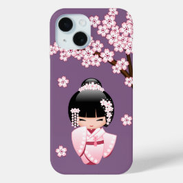 紫色の背景にピンクのきものが可愛いこけし人形 iPhone 15ケース