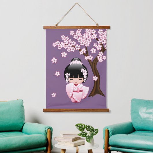 紫色の背景にピンクの着物の可愛いこけし人形 吊り下げ型タペストリー (リビング)