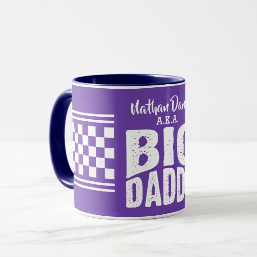 紫色の背景に白文字でお名前入りBig Daddy マグカップ (正面左)