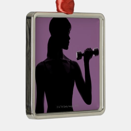 紫色の背景の女の子の持ち上がるダンベル メタルオーナメント (右)