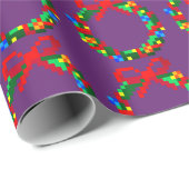 紫色の背景を持つ8ビットグリーンリース ラッピングペーパー (ロールコーナー)