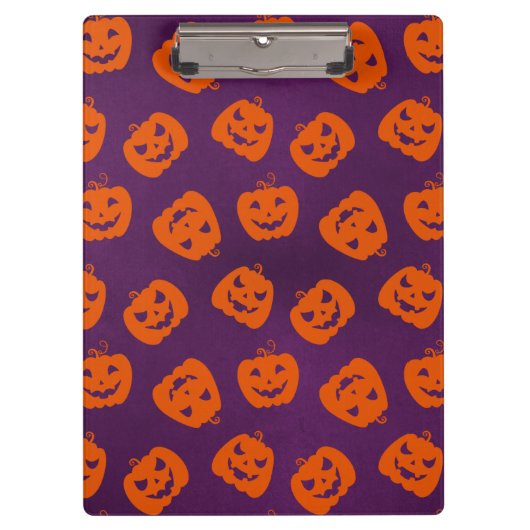 紫色の背景パターン上のハロウィーンカボチャ クリップボード (正面)
