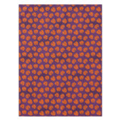 紫色の背景パターン上のハロウィーンカボチャ テーブルクロス (正面)