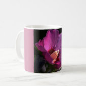 紫色の花が付いているコーヒー・マグ コーヒーマグカップ (正面左)