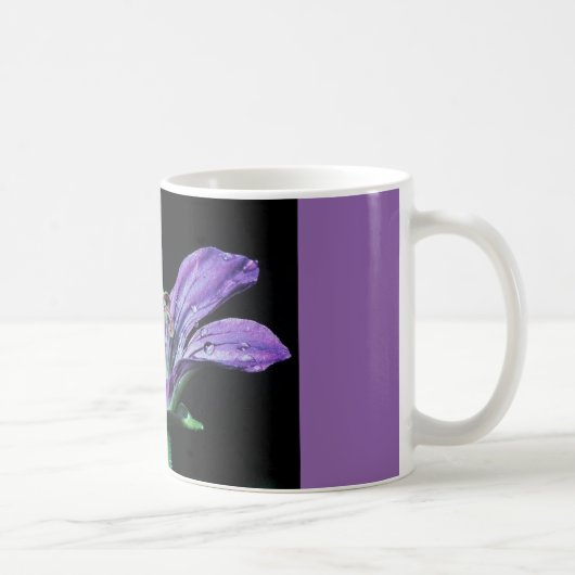 紫色の花が付いているコーヒー・マグ コーヒーマグカップ (右)