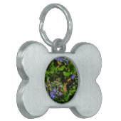 紫色の花とのまわりに ペットネームタグ (正面左)