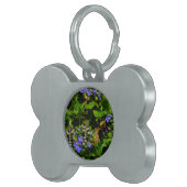 紫色の花とのまわりに ペットネームタグ (正面右)