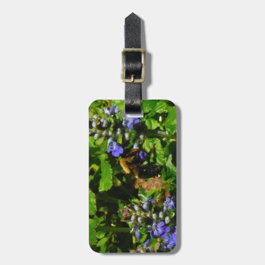 紫色の花とのまわりに ラゲッジタグ (正面縦)