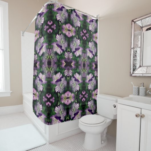 紫色の花に乗算された抽象芸術パターン シャワーカーテン (インサイチュ)