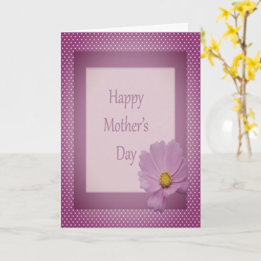 紫色の花の休日とハッピーマザーの日 カード (黄色い花)