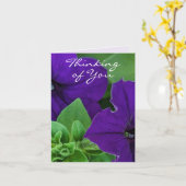 紫色の花の写真のバイブル考えの聖句 カード (黄色い花)