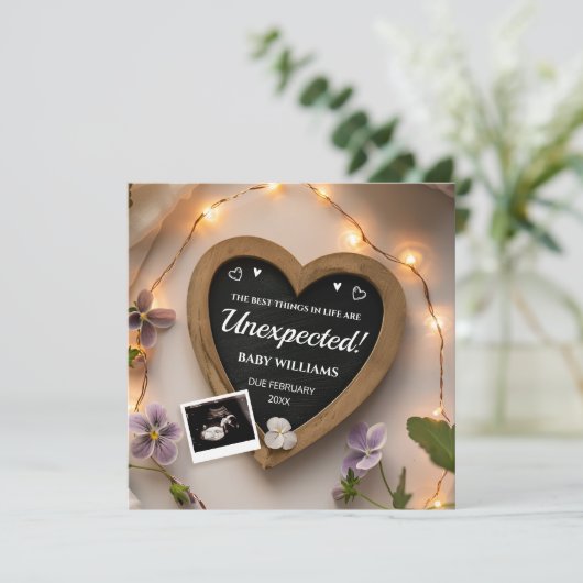 紫色の花の妊娠の発表 招待状 (スタンド正面)