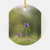 紫色の花の自然写真 セラミックオーナメント (正面)