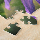 紫色の花を受粉させるミツバチ ジグソーパズル (側面)