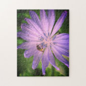 紫色の花を受粉させるミツバチ ジグソーパズル (縦)