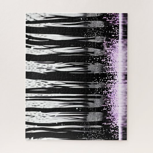 紫色の花を持つ神秘的な白黒の森 ジグソーパズル (縦)