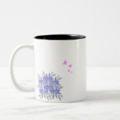 紫色の花フローラピンクの蝶の模様マグカップ ツートーンマグカップ (左)